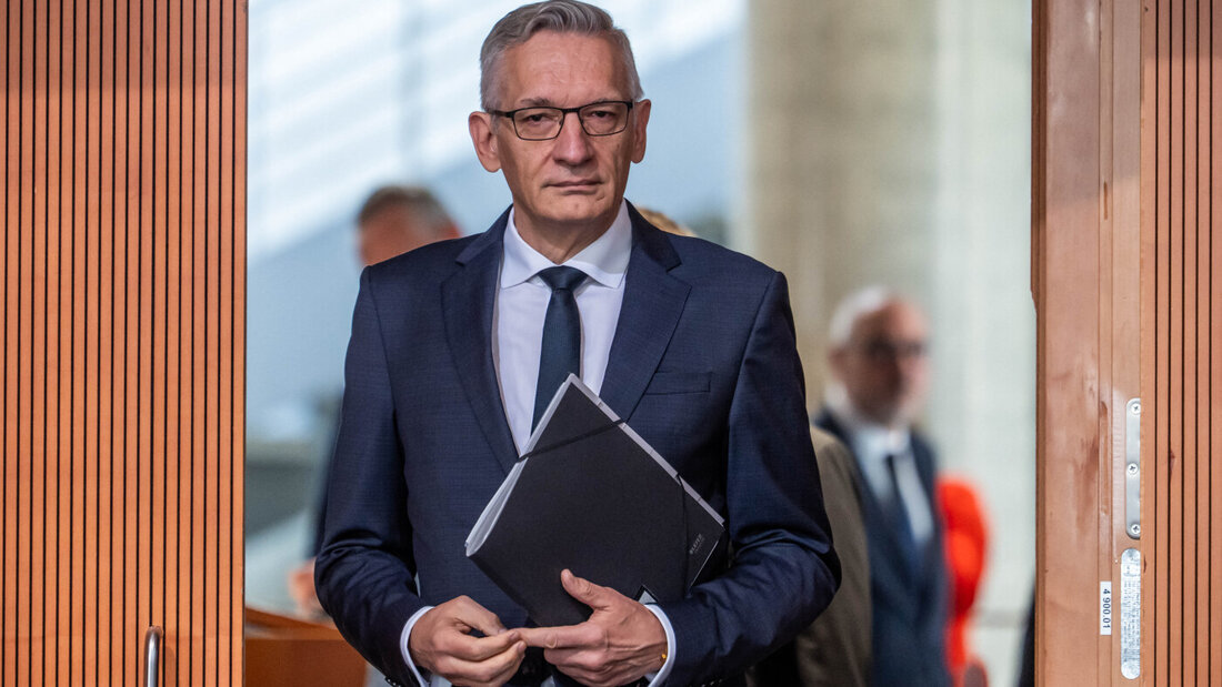 Martin Jäger Präsident des Bundesnachrichtendienstes BND, kommt zu der öffentlichen Anhörung des Parlamentarischen Kontrollgremiums PKGr, dem Gremium für die Kontrolle der Arbeit der Geheimdienste im Deutscher Bundestag. Foto: Michael Kappeler/dpa 20261005120006928.jpg