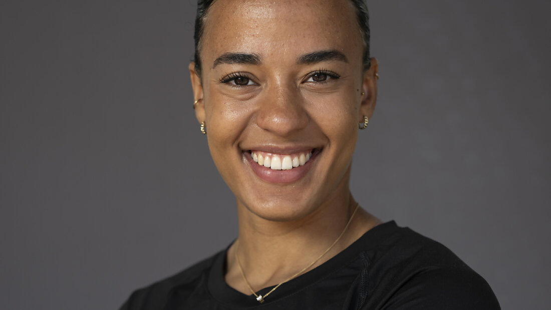 Ditaji Kambundji trägt in jedem Wettkampf das Kettchen mit dem eingebundenen Diamanten 20240718050038330.jpg