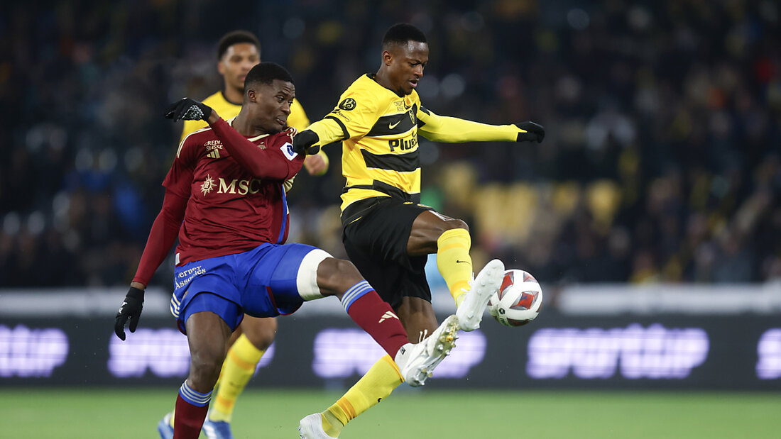 Ab sofort spielt Chris Bedia (links), hier im Zweikampf mit Ali Camara, nicht mehr gegen, sondern mit den Young Boys 20250202133801008.jpg