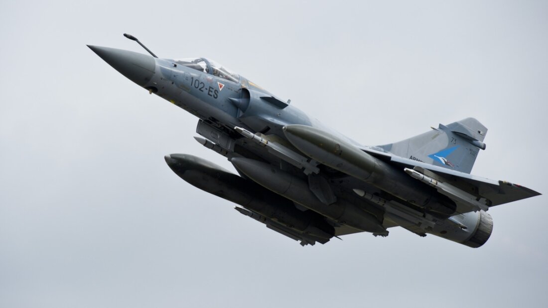 ARCHIV - Ein französischer Jet vom Typ Mirage 2000-5. Die Ukraine hat erste Mirage-Kampfjets von Frankreich erhalten. Foto: Anthony Jeuland/dpa/Archiv 20250206131352325.jpg