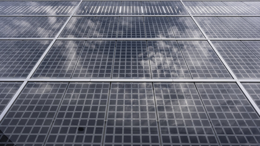 Sicherheitslücken bei Solaranlagen: Ungenügende Zugangskontrollen wie voreingestellte Passwörter, ungesicherte Wartungszugänge sowie eine schwache oder fehlende Verschlüsselung der lokalen Kommunikation. (Archivbild) 20260917122039018.jpg