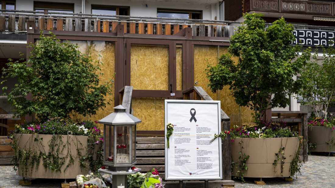 Ein Jahr nach der Brandkatastrophe soll die Gedenkfeier zum Brand in der Bar "Le Constellation" in Grône stattfinden. (Archivbild) 20261015101127164.jpg