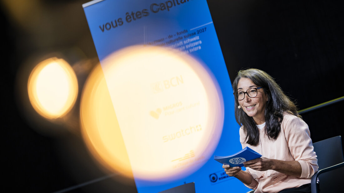 Laurence Perez ist künstlerische Leiterin von La Chaux-de-Fonds als erster Kulturhauptstadt der Schweiz. Für 2027 verspricht sie vom Tanzmarathon auf dem Rollfeld des örtlichen Flugplatzes über Filme auf der "Piccola Piazza Grande" bis zu einem neuen Musikfestival mehr als 300 Veranstaltungen. 20260922143933349.jpg