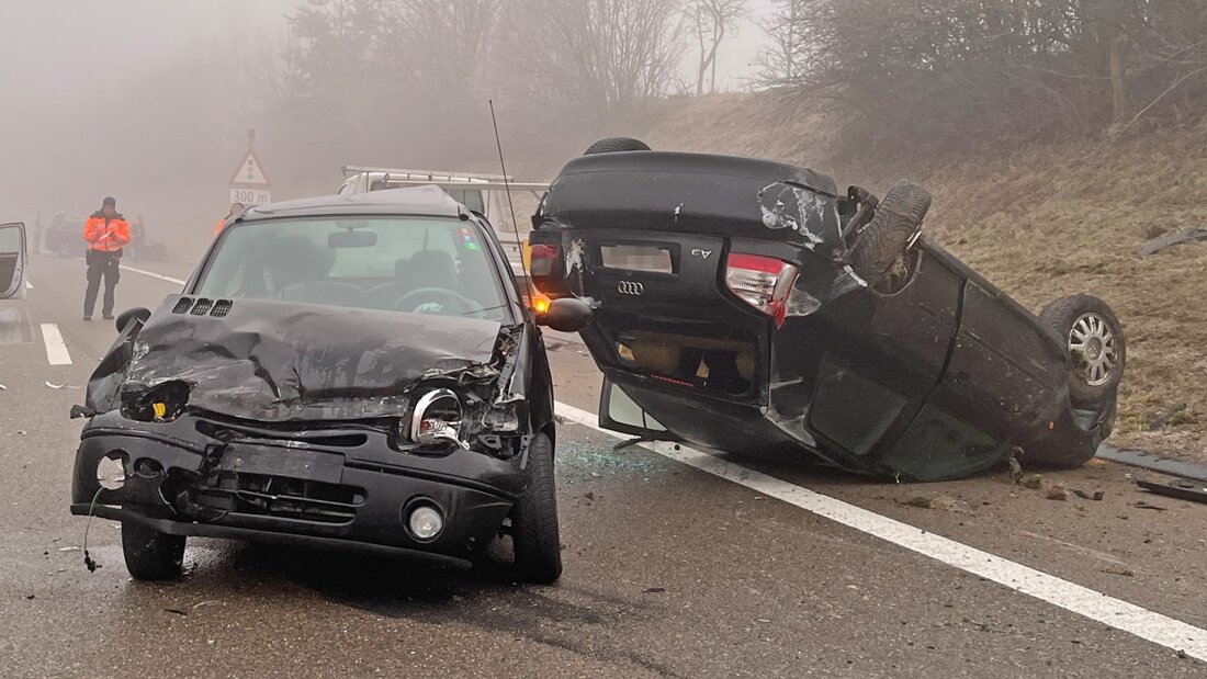 Auf vereister A7-Fahrbahn und bei dichtem Nebel ereigneten sich bei Kreuzlingen TG zahlreiche Selbstunfälle und Kollisionen. 20240129143637129.jpg