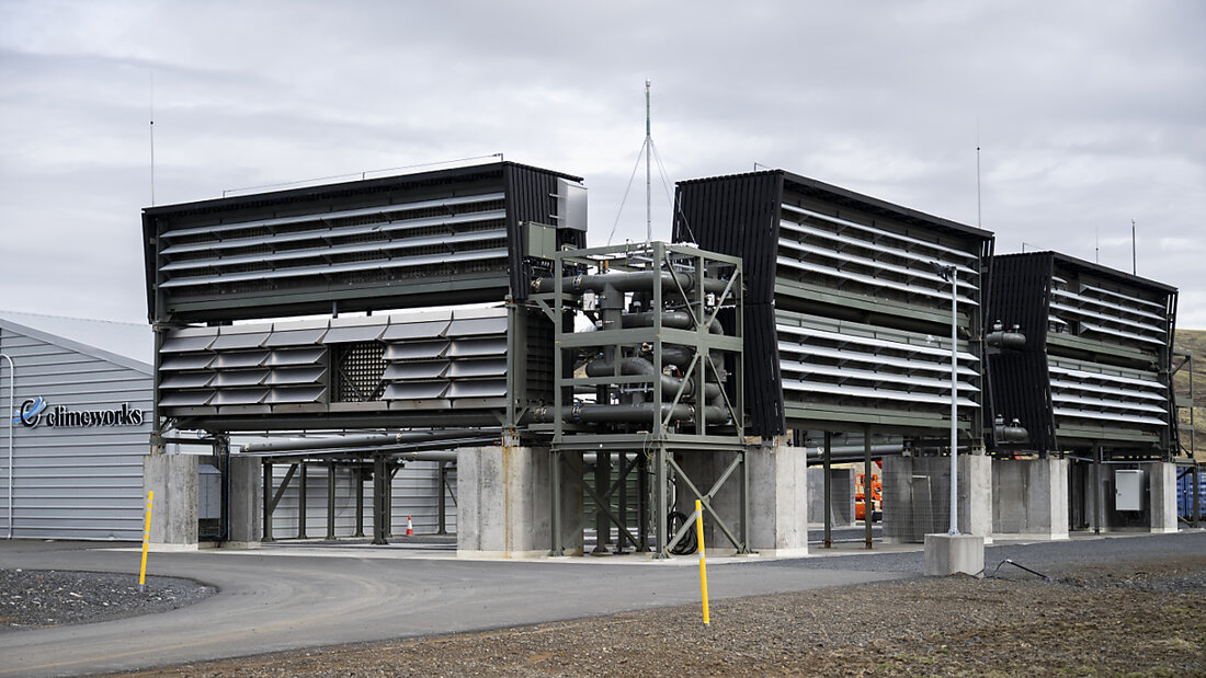 Unternehmen und Privatpersonen wollen CO2 aus der Atmosphäre entfernen. Dafür setzen sie unter anderem auf den Schweizer Anbieter Climeworks. (Archivbild) 20250308073026681.jpg