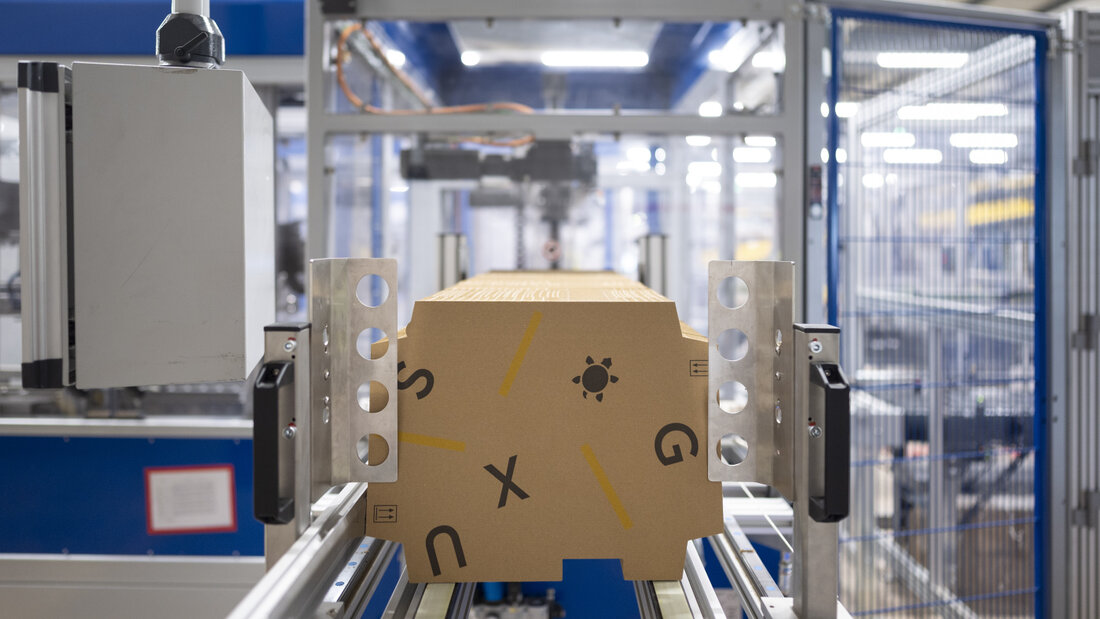Der Onlinehändler Galaxus baut wegen des wachsenden Bestellvolumens seine Lagerkapazitäten in der Schweiz aus. Anfang September hat die Migros-Tochter in Bülach ZH ein neues Logistiklager in Betrieb genommen. (Archivbild) 20260910084234020.jpg