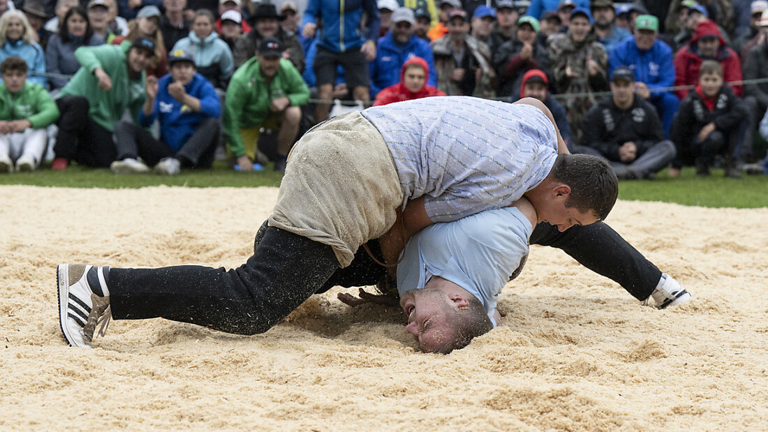 Werner Schlegel gewinnt gegen Adrian Walther, der sich nach einem Konter nicht mehr aus der misslichen Lage befreien kann 20240623170246503.jpg