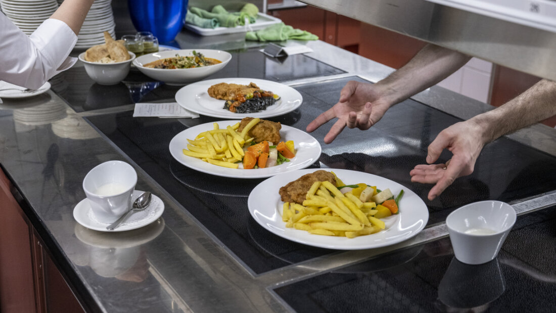 Die Schweizer Hotellerie zieht eine überwiegend positive Bilanz der Wintersaison 2024/25. Der Optimismus für den Sommer ist aber gedämpft. (Archivbild) 20250516112515418.jpg