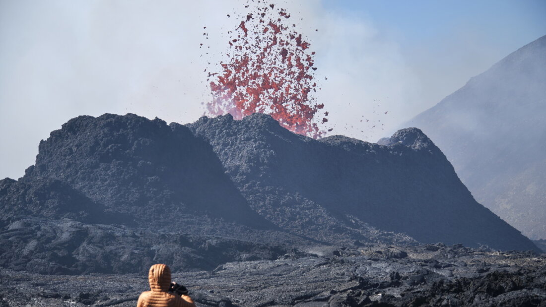 Die nordische Insel Island mit ihren Vulkanen, Geysiren, Thermalquellen und Lavafeldern ist bei Schweizerinnen und Schweizern im Sommer ein beliebtes Reiseziel. (Archivbild) 20260603105730965.jpg