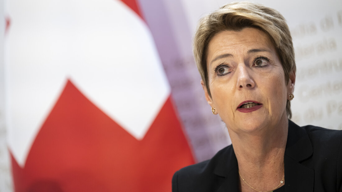 Finanzministerin Karin Keller-Sutter wirbt für ein Nein zur Steuerinitiative der Mitte-Partei. Die Abschaffung der Heiratsstrafe sei mit dem Ja zur Individualbesteuerung bereits Tatsache. (Archivbild) 20261013140010584.jpg