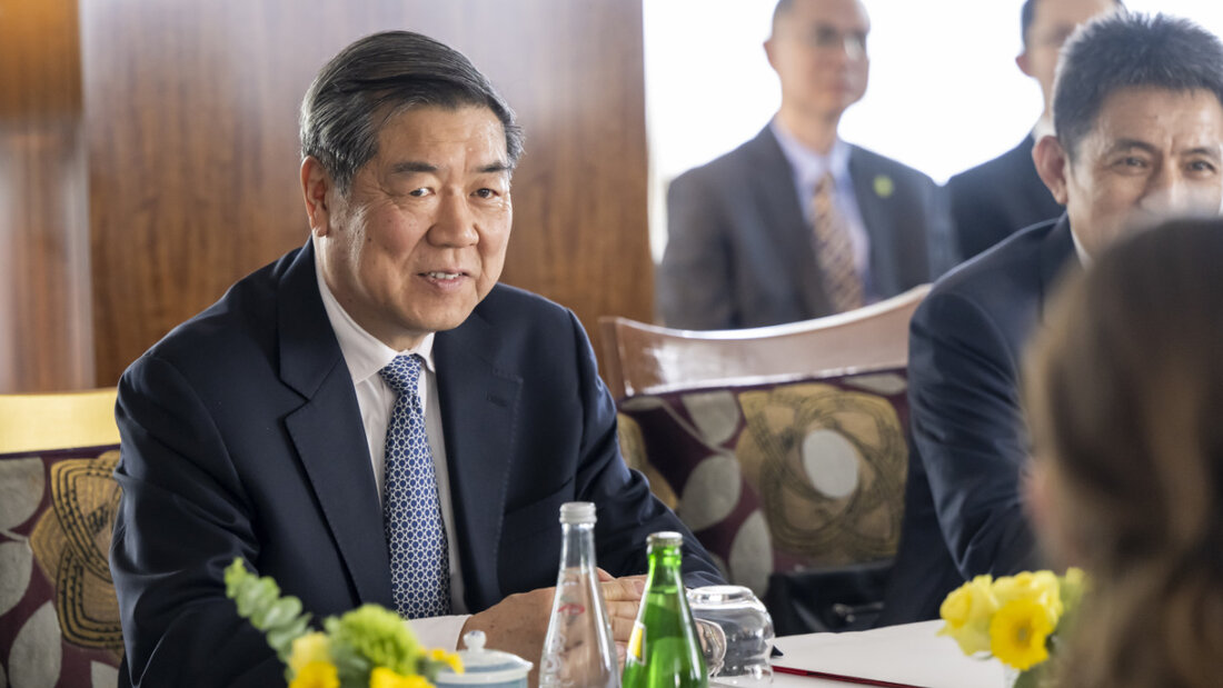 Chinas Vize-Ministerpräsident He Lifeng (links) sagte, China sei gegen die "künstliche Politisierung" von Handelsfragen. (Archivbild) 20250716063939626.jpg