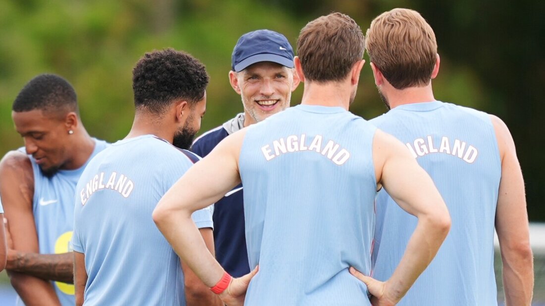 Thomas Tuchel stimmt Harry Kane (rechts) und Co. ein 20260611040012127.jpg