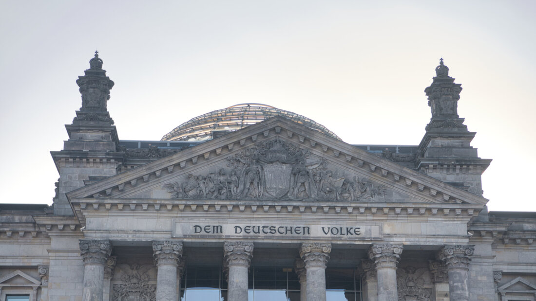 ARCHIV - Das Reichstagsgebäude in Berlin, Sitz des Bundestages. Foto: Paul Zinken/dpa 20251212130852580.jpg