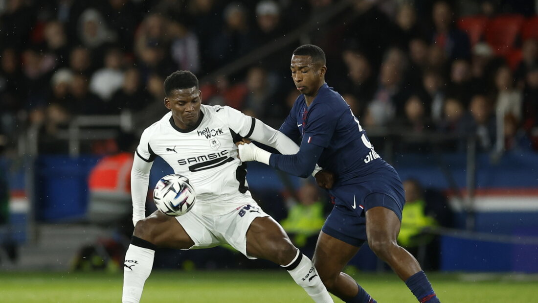 Breel Embolo (hier im Spiel gegen PSG) gelingt ein wichtiger Treffer für Rennes im Kampf um die internationalen Plätze 20260510230936509.jpg