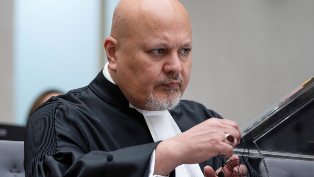 ARCHIV - Karim Khan, Chefankläger des Internationalen Strafgerichtshofes, sitzt im Gerichtssaal des Weltstrafgerichts. Foto: Peter Dejong/AP/dpa 20260609112539680.jpg