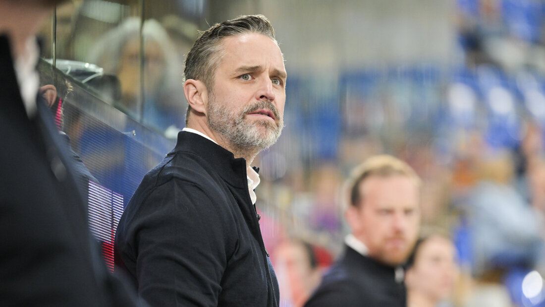 Davos-Trainer Josh Holden sieht die erste Niederlage in der Champions Hockey League 20260912165227976.jpg