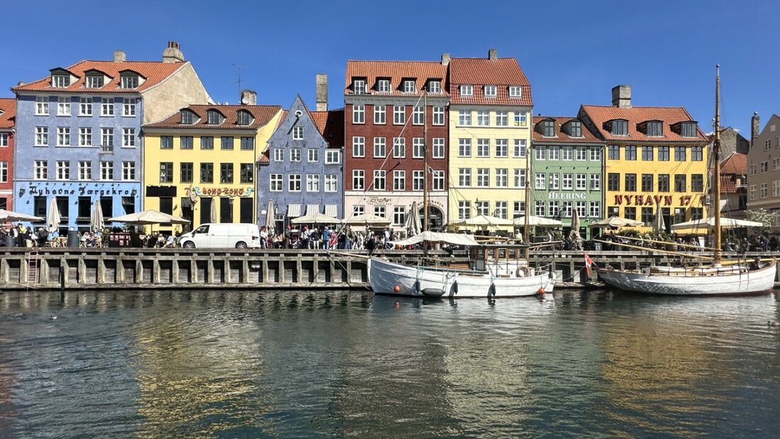 ARCHIV - Im Kopenhagener Nyhavn liegen Boote an der Kanalmauer. Foto: Steffen Trumpf/dpa/dpa-tmn (Archivbild) 20260520184732911.jpg