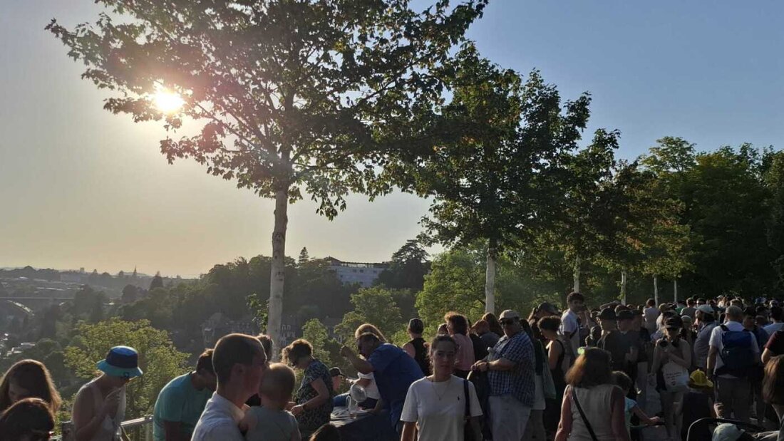 Der Berner Rosengarten war am Mittwochabend gut besucht. 20260812193643425.jpg