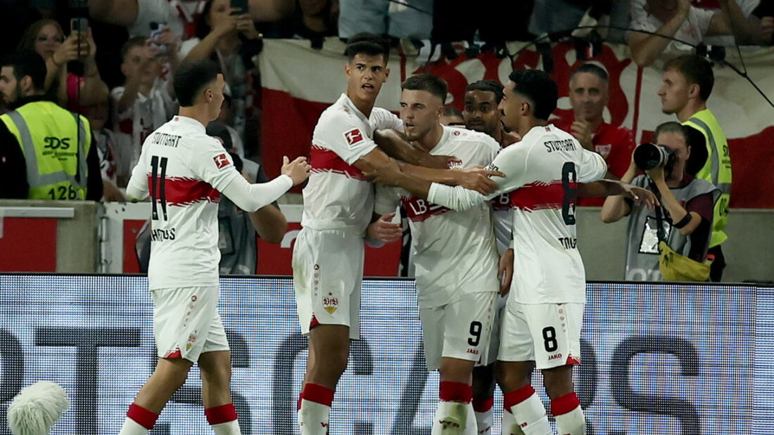 Ermedin Demirovic lässt sich von den Teamkollegen feiern 20250919223950677.jpg