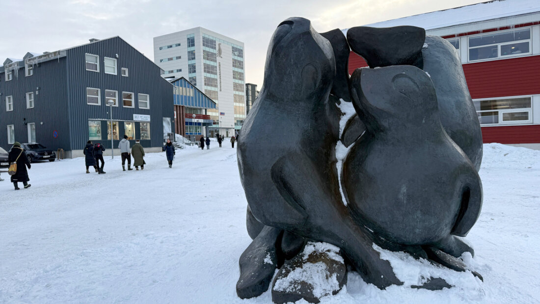 Blick auf eine Fußgängerzone in Grönland. Foto: Julia Wäschenbach/dpa 20260114202915382.jpg