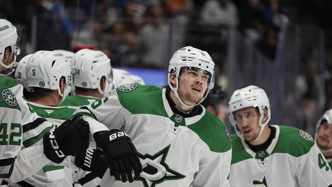 Lian Bichsel (Mitte) beim Abklatschen nach dem Treffer (Archivaufnahme) 20260303065819410.jpg