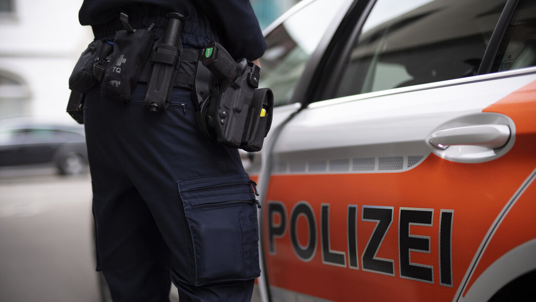 Eine 43-jährige Velofahrerin wurde in der Nacht auf Sonntag bei einem Unfall in Rapperswil-Jona SG lebensbedrohlich verletzt. (Symbolbild) 20260816110342233.jpg