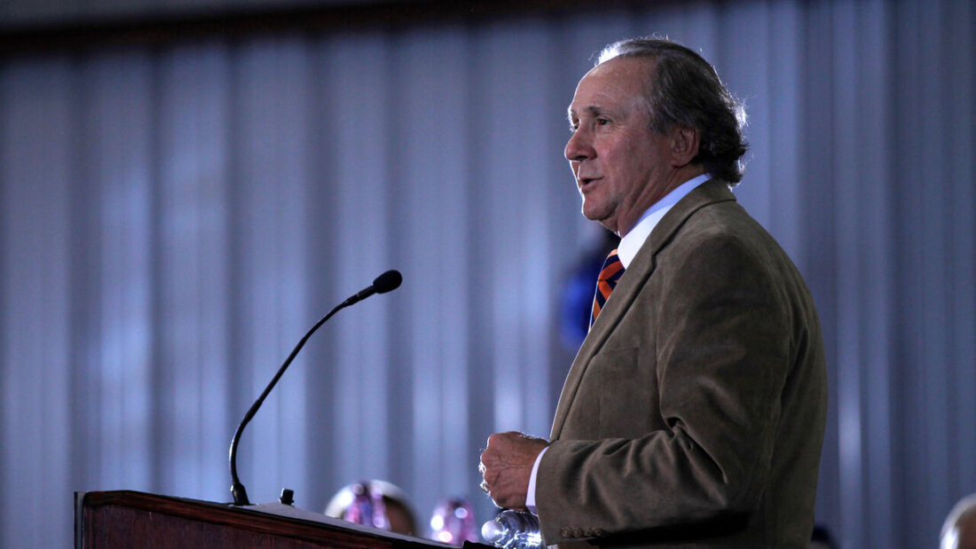 ARCHIV - Michael Reagan, Sohn des ehemaligen US-Präsidenten Reagan, spricht während einer republikanischen Wahlkampfveranstaltung. Foto: Matt Rourke/AP/dpa 20260107143311552.jpg