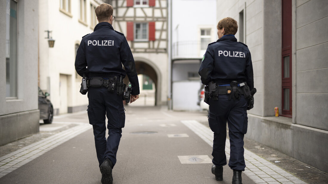 Die Regierung des Kantons St. Gallens will die Polizei ausbauen. Die dazu vorgelegte Entscheidungsgrundlagen erachtet die vorbereitende Kommission aber als ungenügend. (Symbolbild) 20260821113034814.jpg