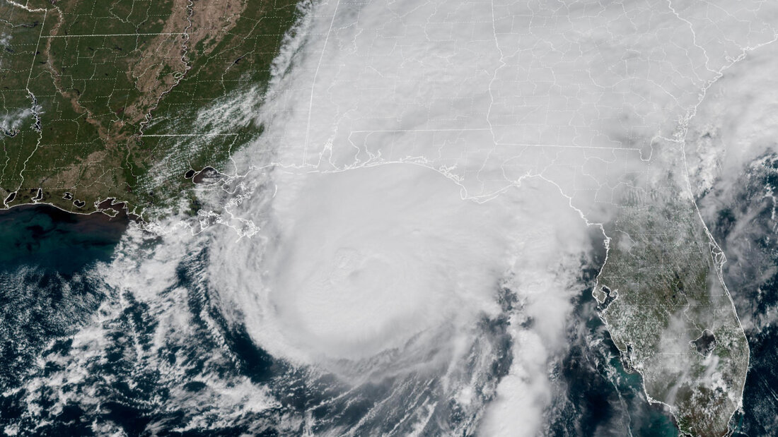 HANDOUT - Dieses von der National Oceanic and Atmospheric Administration (NOAA) via AP zur Verfügung gestellte GeoColor-Satellitenbild von GOES-19 zeigt den Hurrikan «Isaias», wie er sich der Golfküste von Alabama und Florida nähert. Foto: Uncredited/National Oceanic and Atmospheric Administration/AP/dpa - ACHTUNG: Nur zur redaktionellen Verwendung im Zusammenhang mit der aktuellen Berichterstattung und nur mit vollständiger Nennung des vorstehenden Credits 20261010102128621.jpg