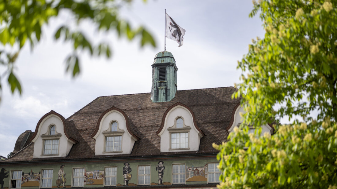 Die Appenzell Ausserrhoder Regierung hat die geänderte Linienführung der Umfahrung von Herisau "zustimmend zur Kenntnis" genommen. Im Bild das Regierungsgebäude in Herisau. (Archivbild) 20250825115919310.jpg