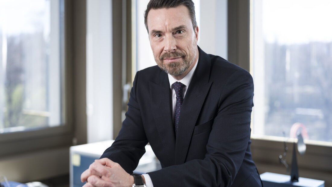 Für ihn und seine Leute soll es mehr Kompetenzen geben: Serge Bavaud, Chef des Nachrichtendiensts des Bundes, im April dieses Jahres in seinem Büro in Bern. (Archivbild) 20260916104107881.jpg
