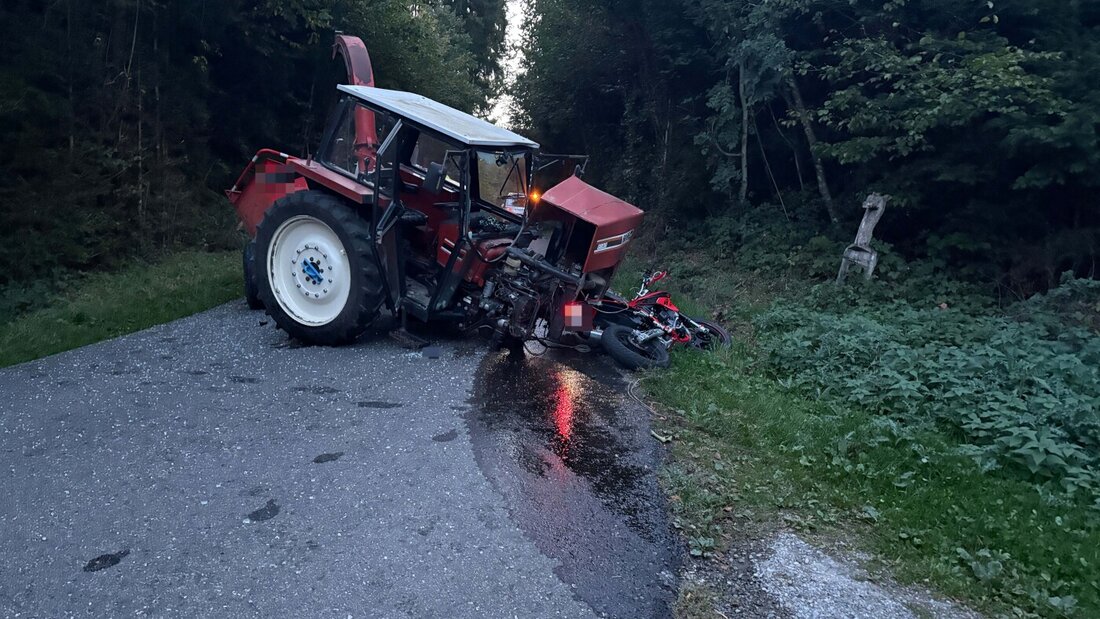 Der Töfffahrer kollidierte auf der Ottenbergstrasse in Berg TG frontal mit einem Traktor. 20261001102752713.jpg