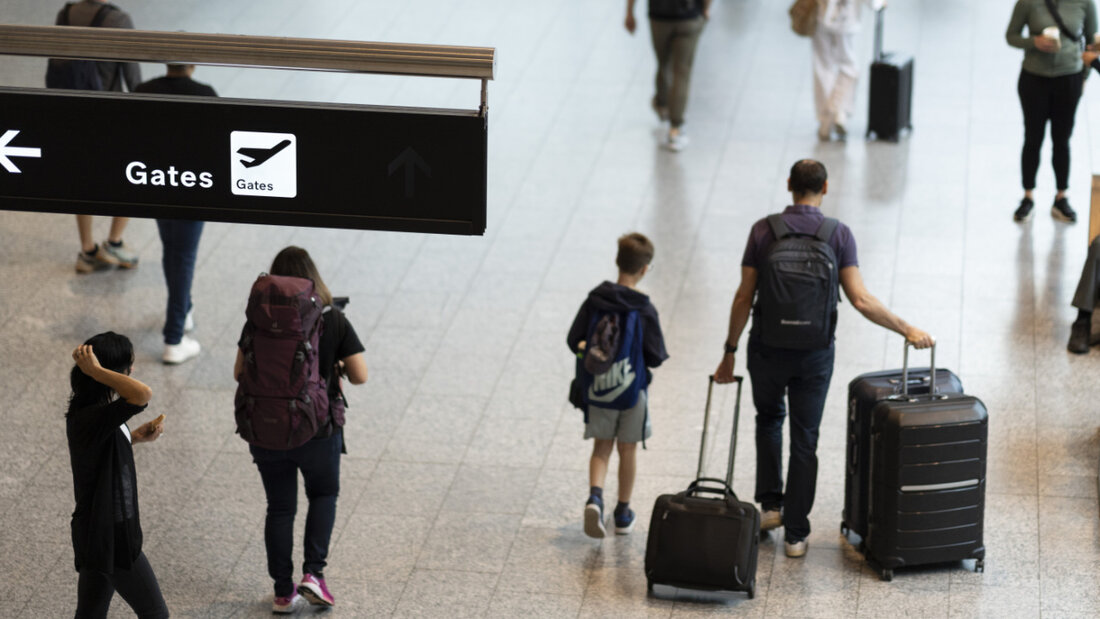 Am Flughafen Zürich werden immer mehr gefährliche Gegenstände im Gepäck der Reisenden gefunden. (Archivbild) 20250723113017228.jpg