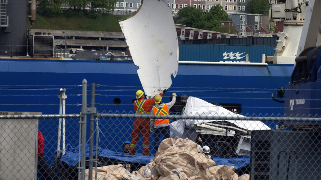 ARCHIV - Trümmer des Tauchboots «Titan», das vom Meeresboden in der Nähe des Wracks der Titanic geborgen wurde, werden am Pier der kanadischen Küstenwache vom Schiff «Horizon Arctic» entladen. Foto: Paul Daly/The Canadian Press/AP/dpa - ACHTUNG: Nur zur redaktionellen Verwendung und nur mit vollständiger Nennung des vorstehenden Credits 20260617213845951.jpg