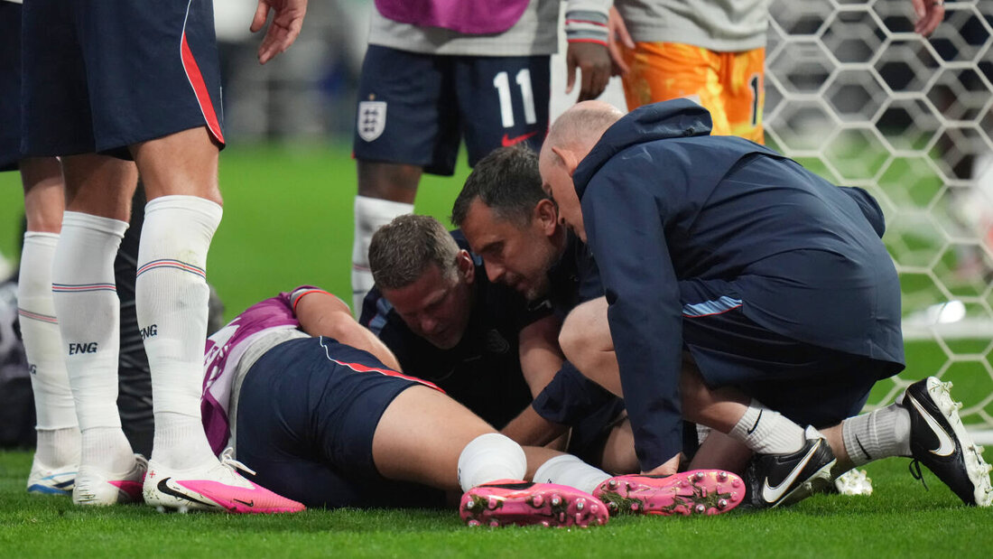 Jordan Henderson liegt am Boden und muss gepflegt werden 20260706091232030.jpg