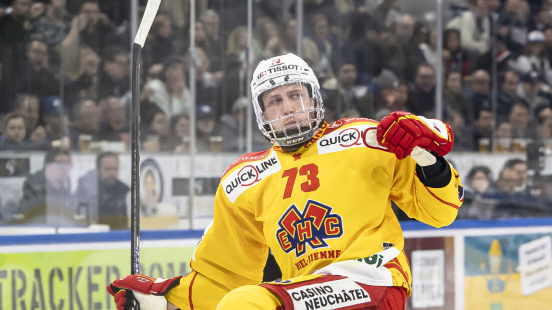 Der Bieler Stürmer Mike Künzle trägt ab der nächsten Saison das Dress des EV Zug 20231106114223918.jpg