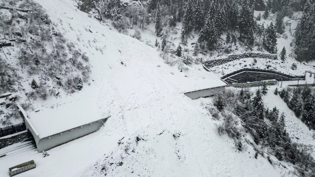 Am Montag hatte eine Lawine einen Regionalzug der BLS auf der Lötschberg-Südrampe erfasst. 20260218090743510.jpg
