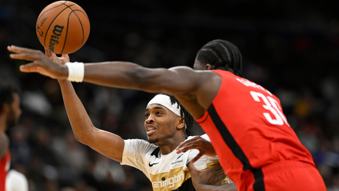 Clint Capela (mit dem Rücken zur Kamera) verteidigt erfolgreich gegen Bilal Coulibaly 20260303074936861.jpg