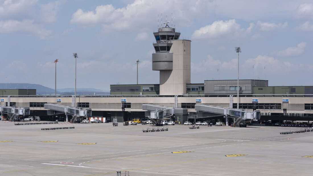 Sozialplan für die vom Bodendienstleister AAS entlassenen Mitarbeiter am Flughafen Zürich-Kloten: Das konnte die Gewerkschaft VPOD nach einem Warnstreik am Freitag aushandeln. (Archivbild vom Flughafen Zürich-Kloten) 20250827180047321.jpg