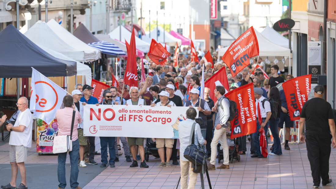 Die Demonstration in Chiasso war auf Initiative des Komitees Nein zum Abbau von SBB Cargo im Tessin und der Gewerkschaften organisiert worden. 20260612214021354.jpg
