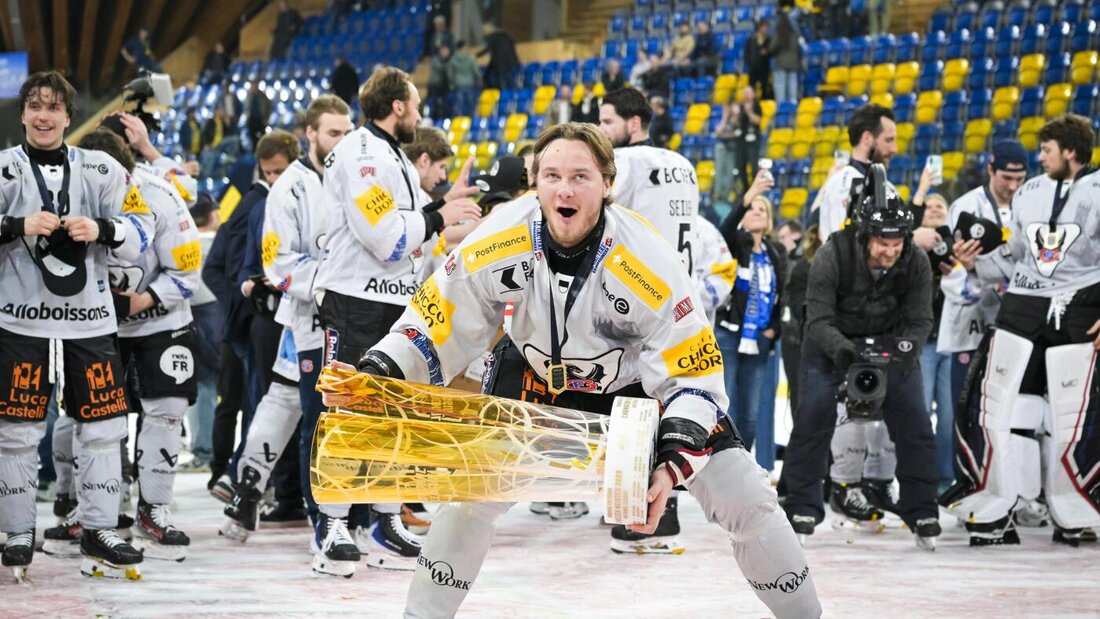 Der Topskorer bleibt beim Meister: Henrik Borgström im April mit dem Pokal 20261003204829969.jpg