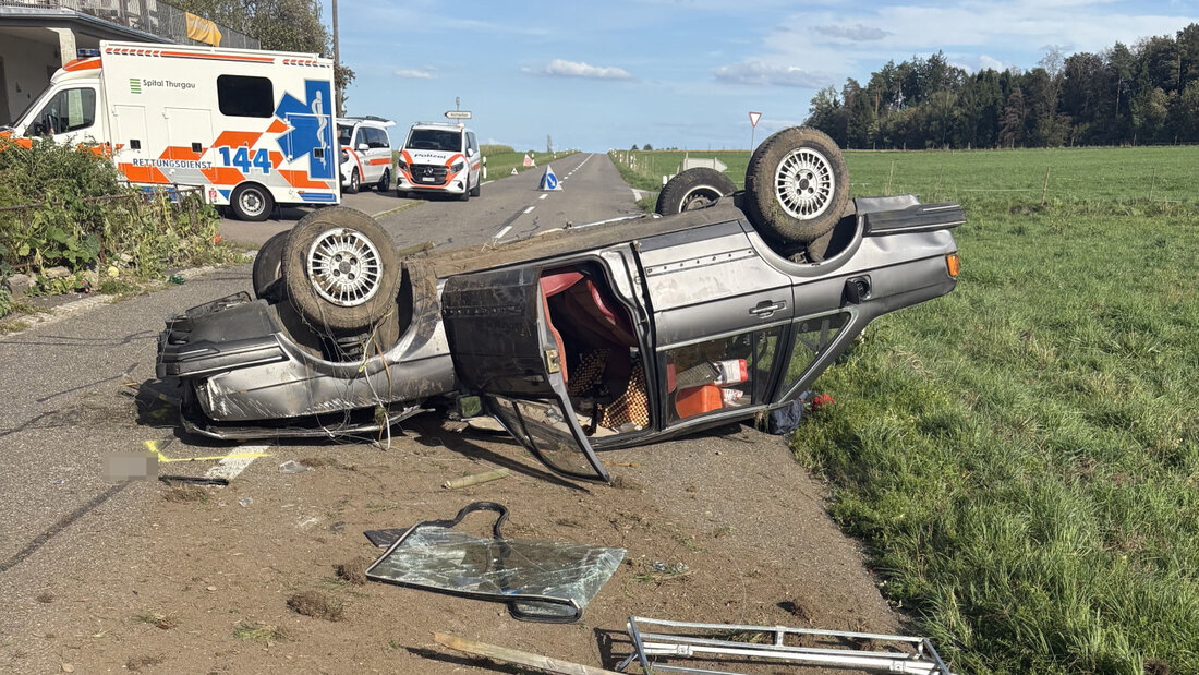 Das Auto blieb auf dem Dach liegen. 20260902115909640.jpg