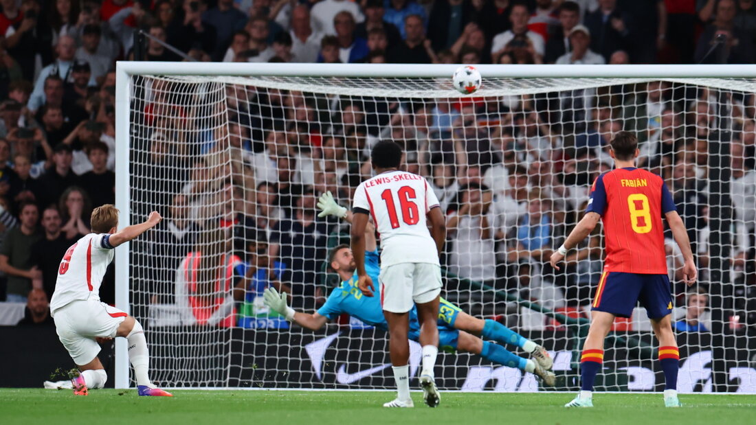 Harry Kane verpasste das 3:1 vom penaltypunkt denkbar knapp 20260926225250407.jpg