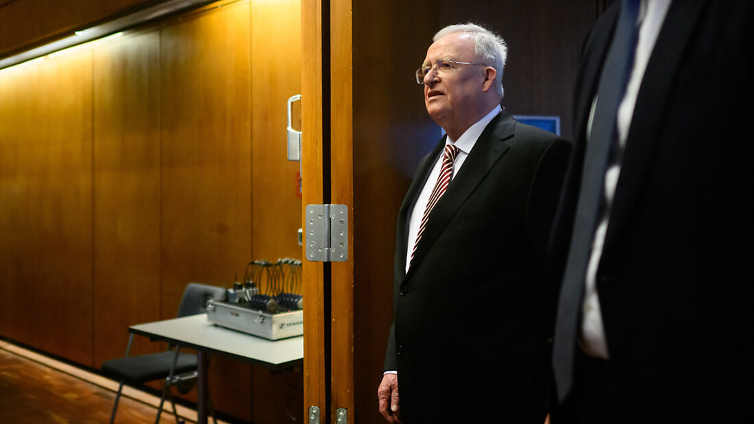 Der Prozess zur Dieselaffäre gegen den früheren VW-Chef Martin Winterkorn auf unbestimmte Zeit verschoben. Winterkorn befindet sich nach einem Unfall im Krankenhaus.(Archivbild) 20240923175509288.jpg