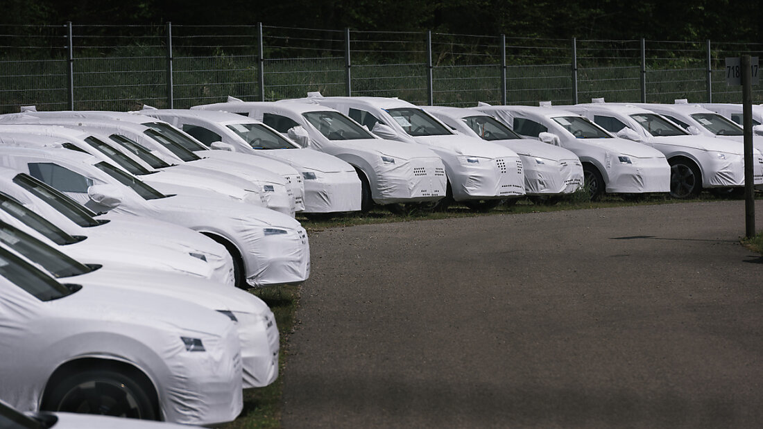 In der Schweiz sind die Verkäufe neuer Autos im Jahr 2024 zurückgegangen. Auch die Nachfrage nach Elektroautos und Plug-in-Hybriden Wagen war rückläufig.(Symbolbild) 20250103131932071.jpg