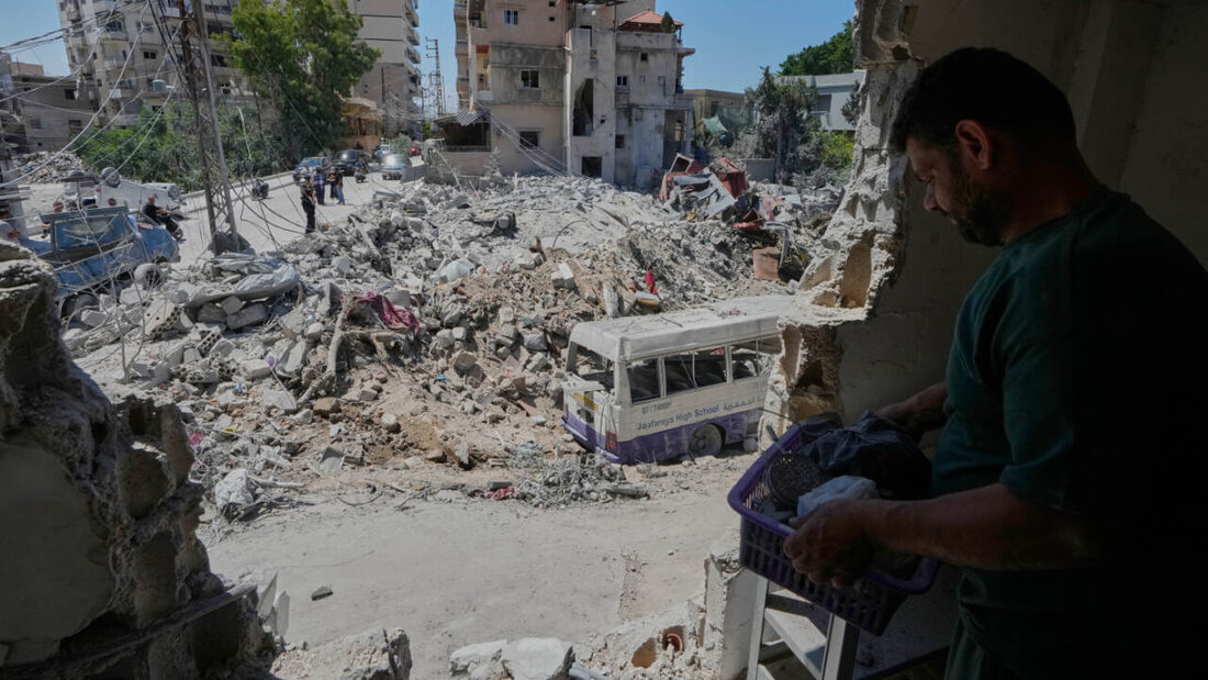 Zerstörtes Gebäude nach einem israelischen Luftangriff in der libanesischen Hafenstadt Tyrus. Foto: Mohammed Zaatari/AP/dpa/Archivbild 20260613125924771.jpg