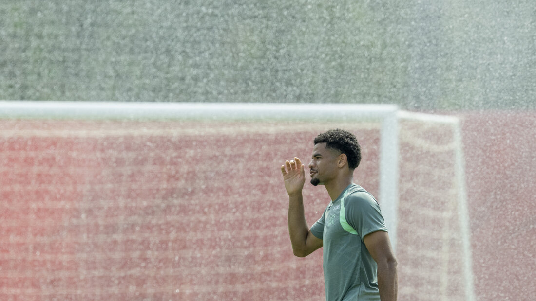 "Drang nach vorne, gute Ideen und eine gute Dynamik": Zachary Athekame verdient sich bei seinem Debüt ein Sonderlob von Nationalcoach Murat Yakin 20260927084944078.jpg