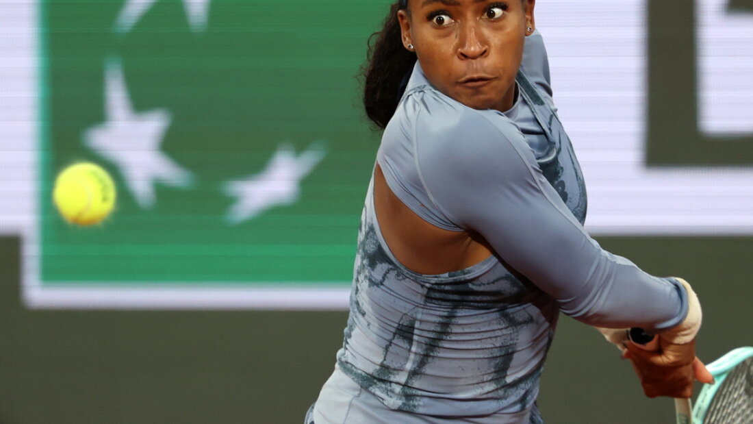 Volle Konzentration auf dem Weg in die Halbfinals: Coco Gauff spielt die Rückhand beidhändig 20250604134942933.jpg