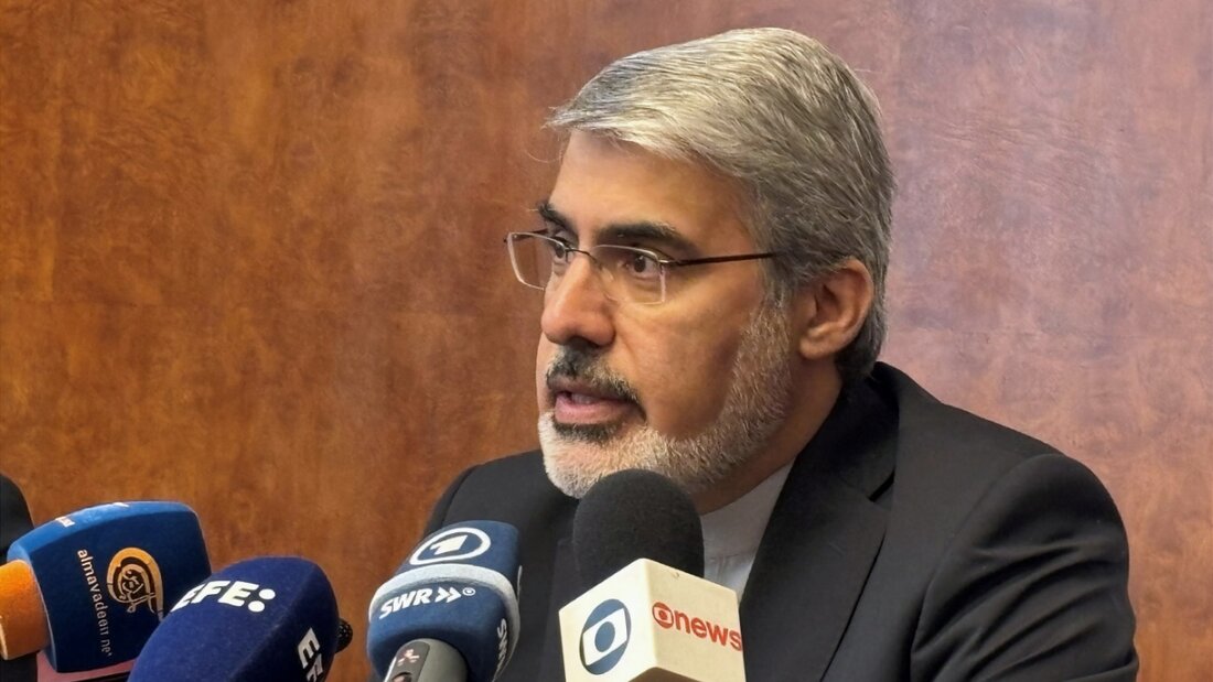 Ali Bahreini, iranischer Botschafter bei den Vereinten Nationen in Genf, spricht bei einer Pressekonferenz. Foto: Christiane Oelrich/dpa 20260623124522914.jpg