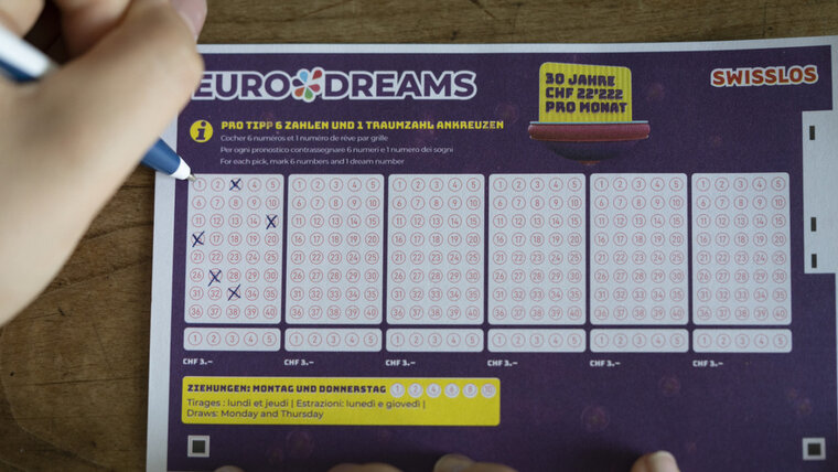 Keystone/GAETAN BALLY 20251113212955821.jpg